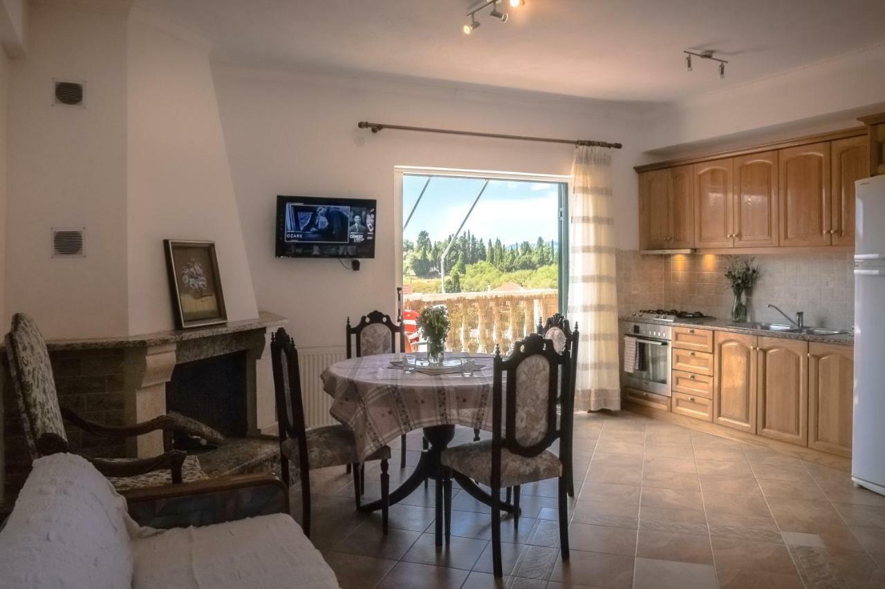 Modern Flat With Beautiful Views In South Of Corfu Apartment Lefkimmi  Bagian luar foto