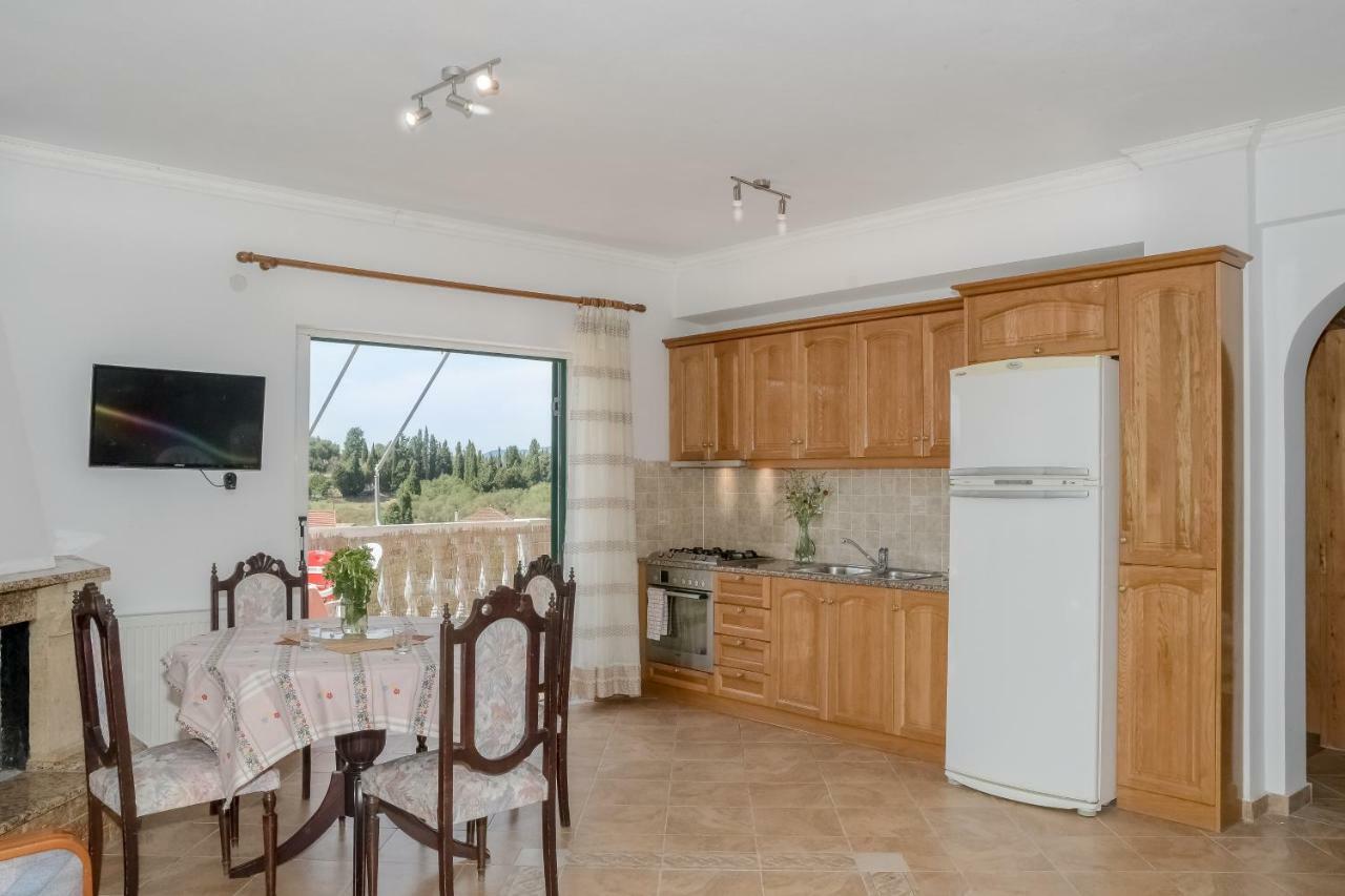 Modern Flat With Beautiful Views In South Of Corfu Apartment Lefkimmi  Bagian luar foto